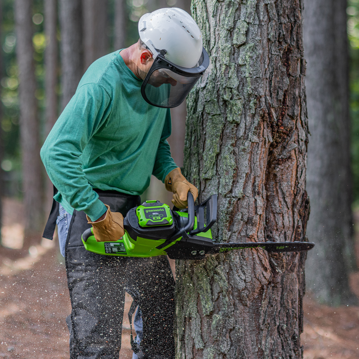 Greenworks 60V 18" 2.0kW Brushless Chainsaw, 4.0Ah Battery & Charger Included