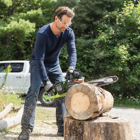 gas vs electric chainsaw