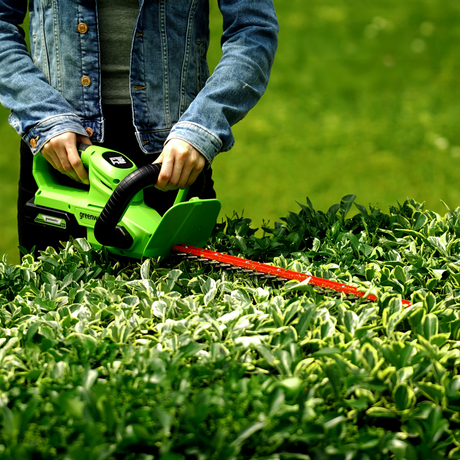 gas vs electric hedge trimmer