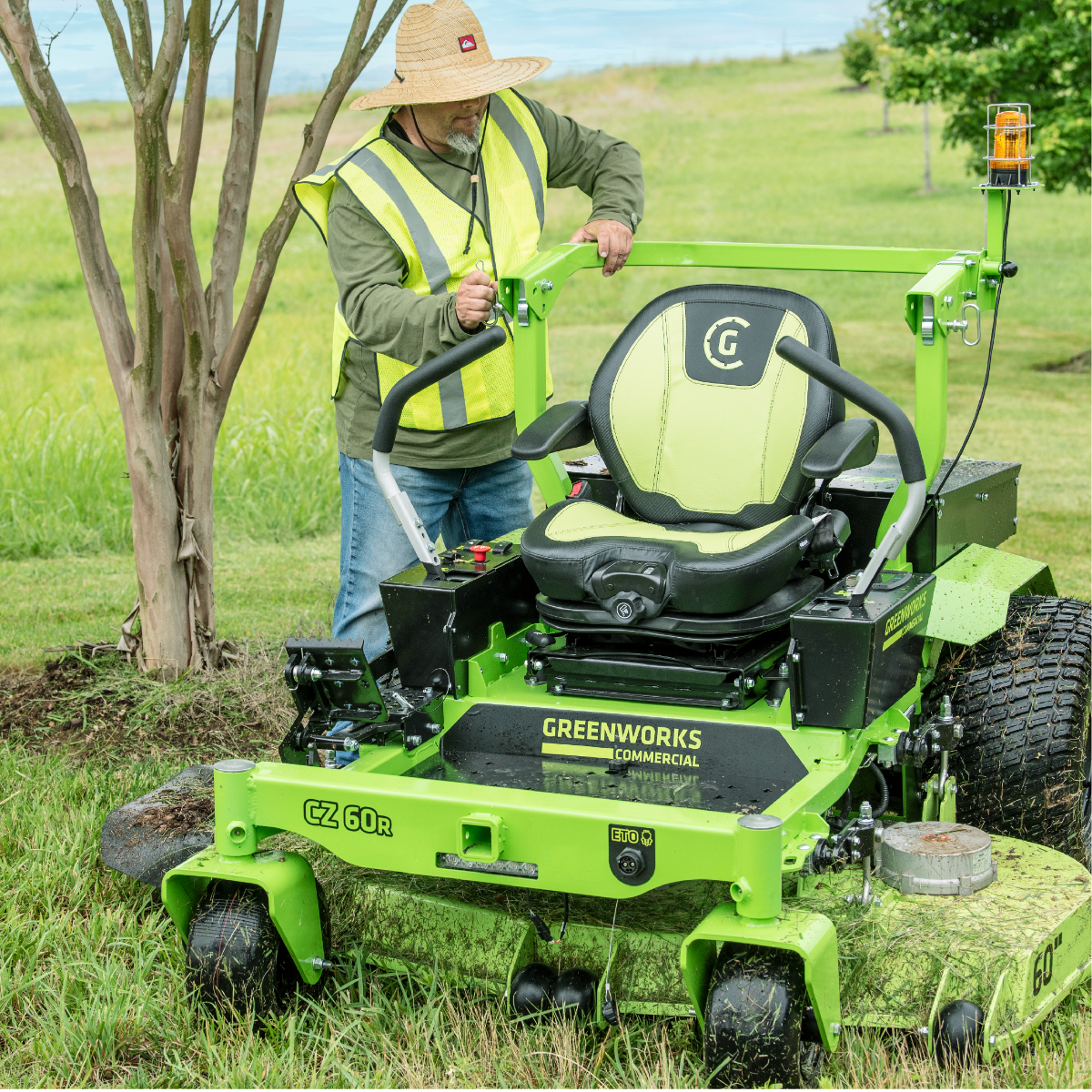 Tondeuse autoportée à rayon de braquage zéro Greenworks Commercial 82 V 60 pouces, 16 kWh | CZ60R